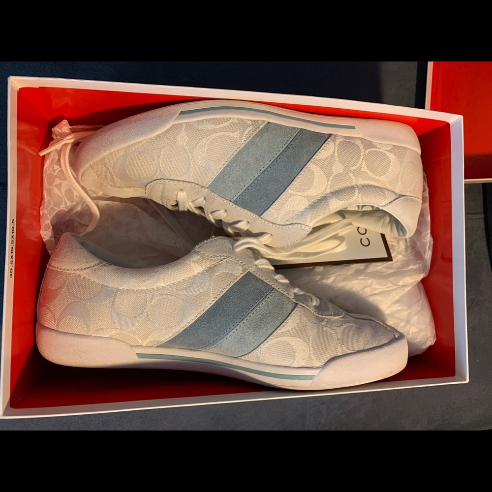Ladies sneakers